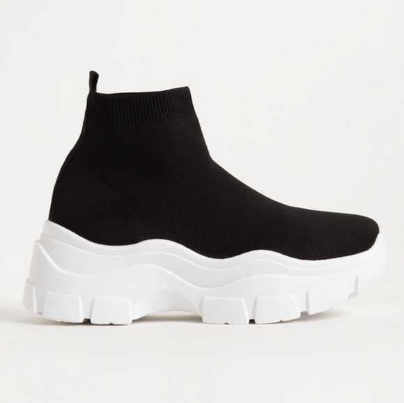 πππ¨π© 8 & 10 π€Platform Strechy Sneaker -BLK - Picture 2 of 8